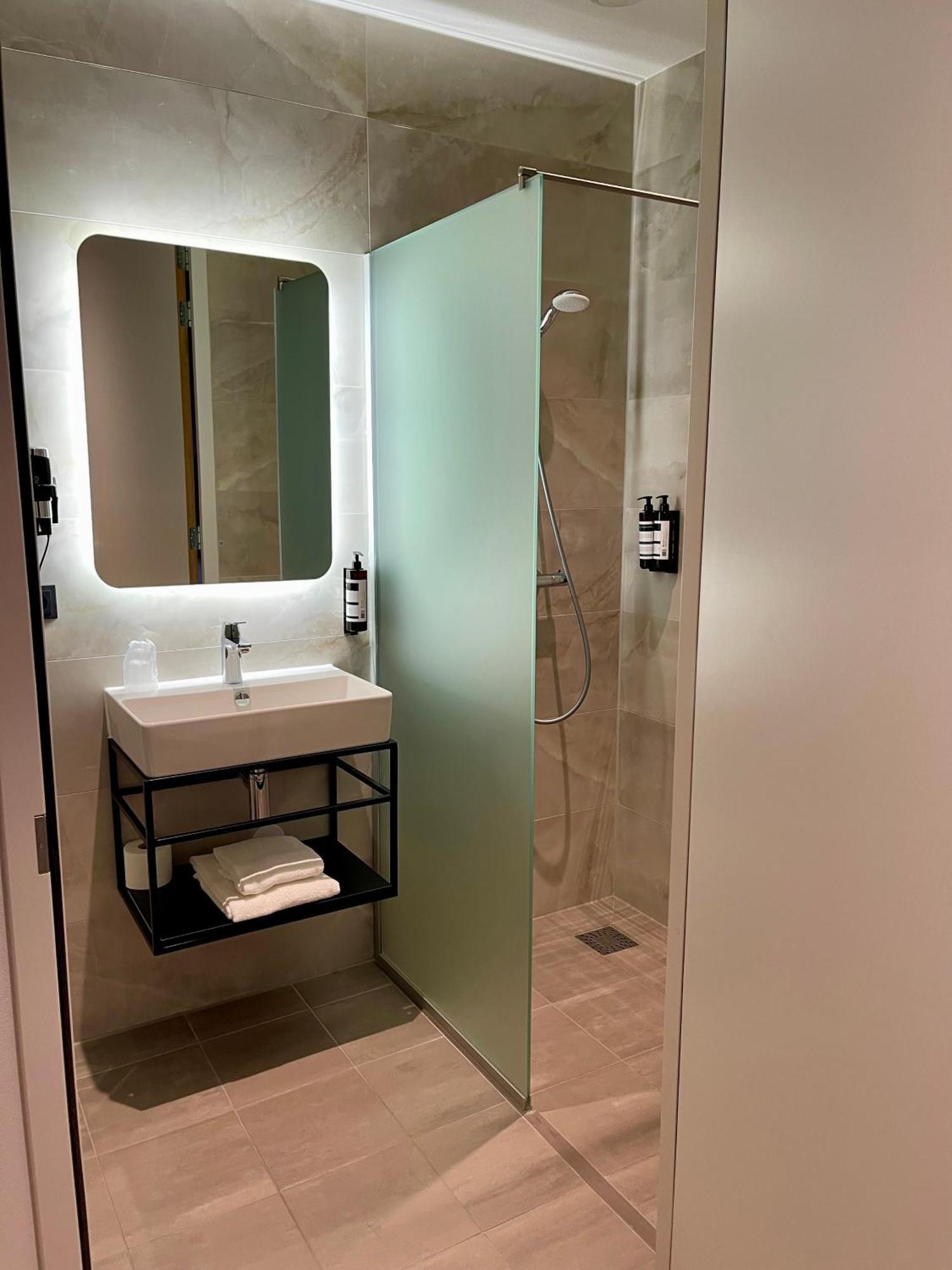 Hotel Ozo Antares Airport